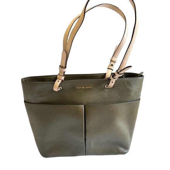 Michael Kors Handbags - Michael Kors Bedford olive green faux leather pocket handbag, autumn, classic